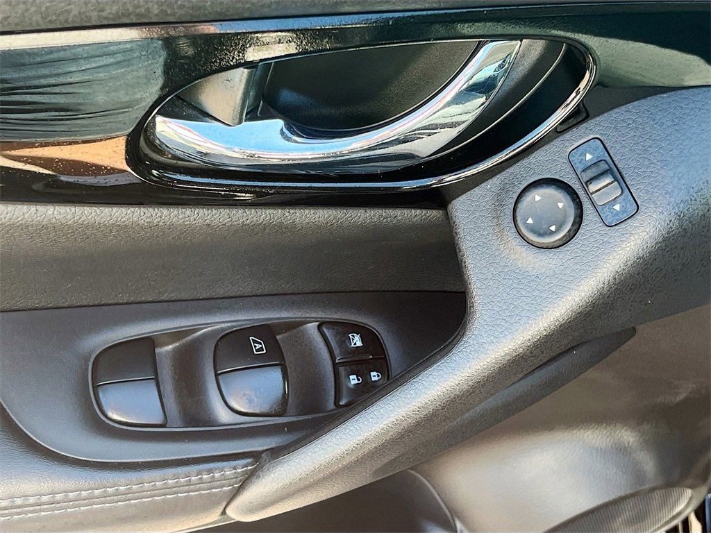 Used 2022 Nissan Rogue Sport SL w/ Premium Package image 17