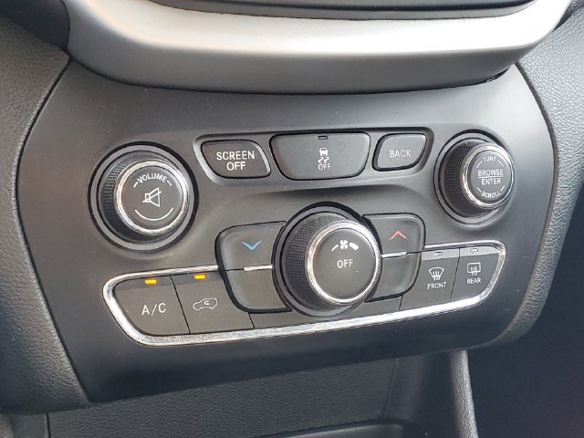 Used 2017 Jeep Cherokee Trailhawk AWD/4WD image 24