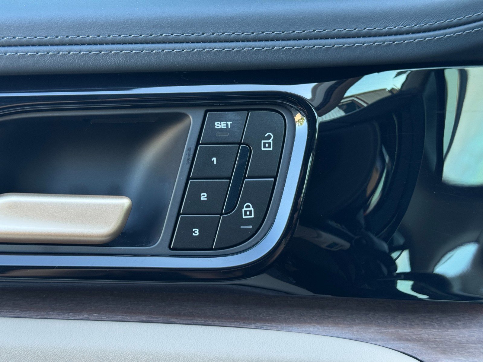 Used 2024 Porsche Panamera 4 AWD/4WD image 18