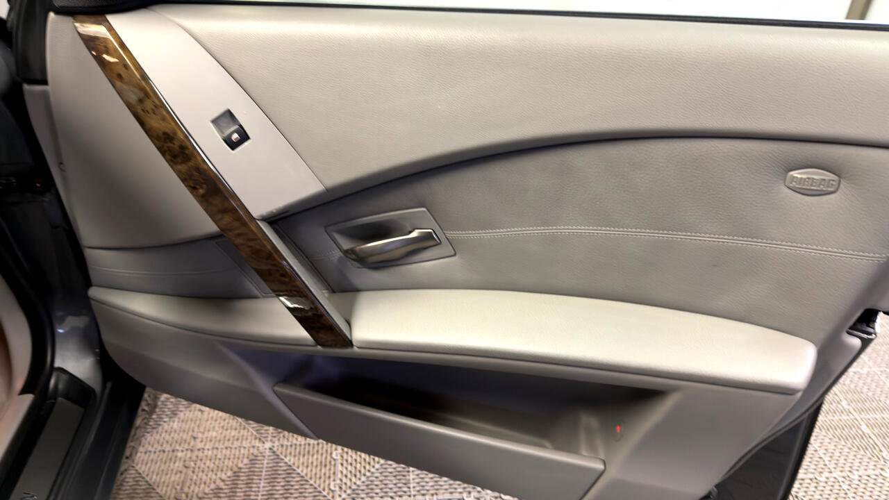 Used 2006 BMW 530xi Wagon image 12