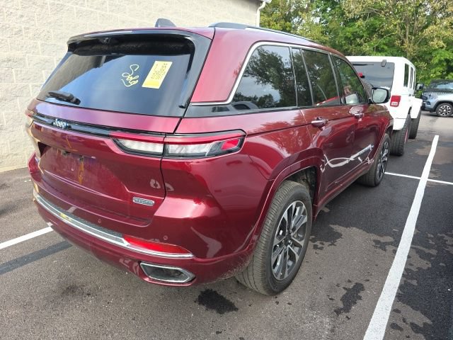 Used 2023 Jeep Grand Cherokee Overland w/ Luxury Tech Group IV AWD/4WD image 7