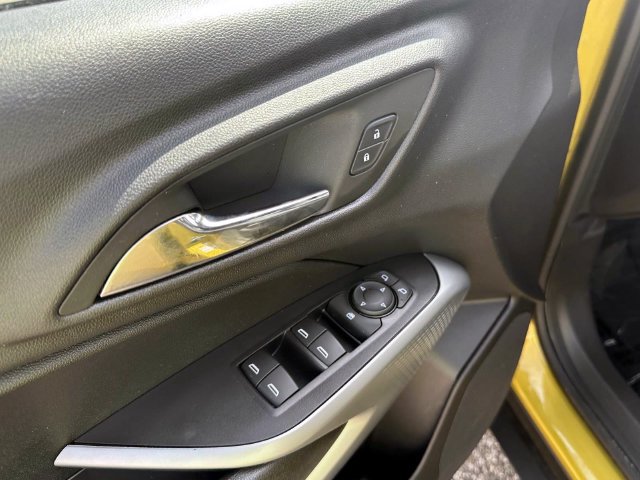 Certified 2024 Chevrolet Trax RS w/ Sunroof Package FWD image 14