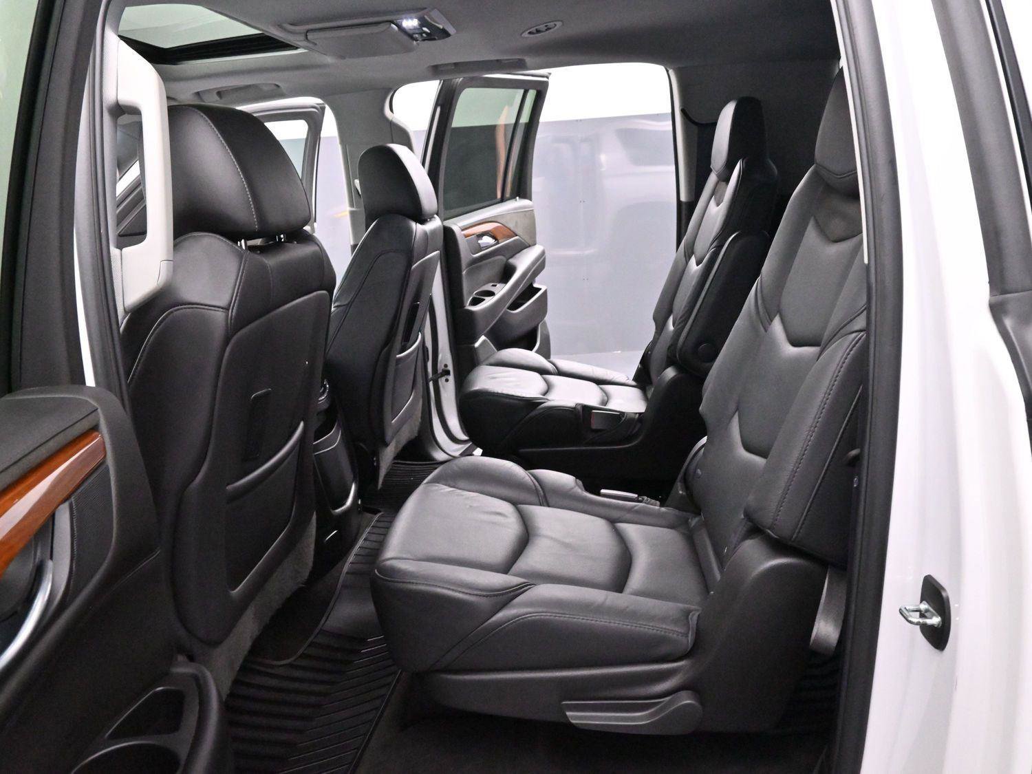 Used 2017 Cadillac Escalade ESV Luxury image 32