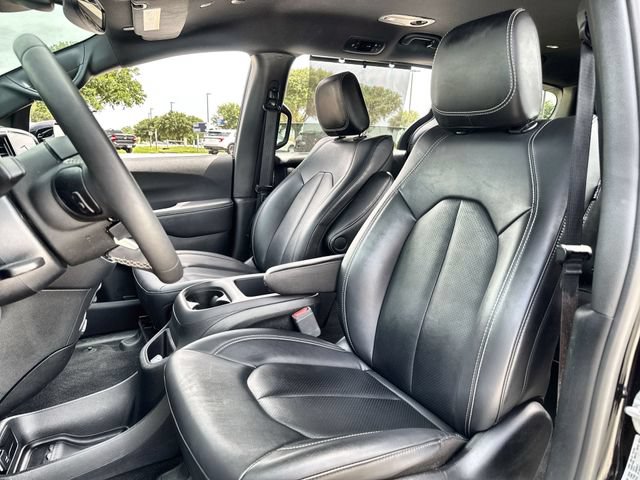 Used 2025 Chrysler Pacifica Select FWD image 11