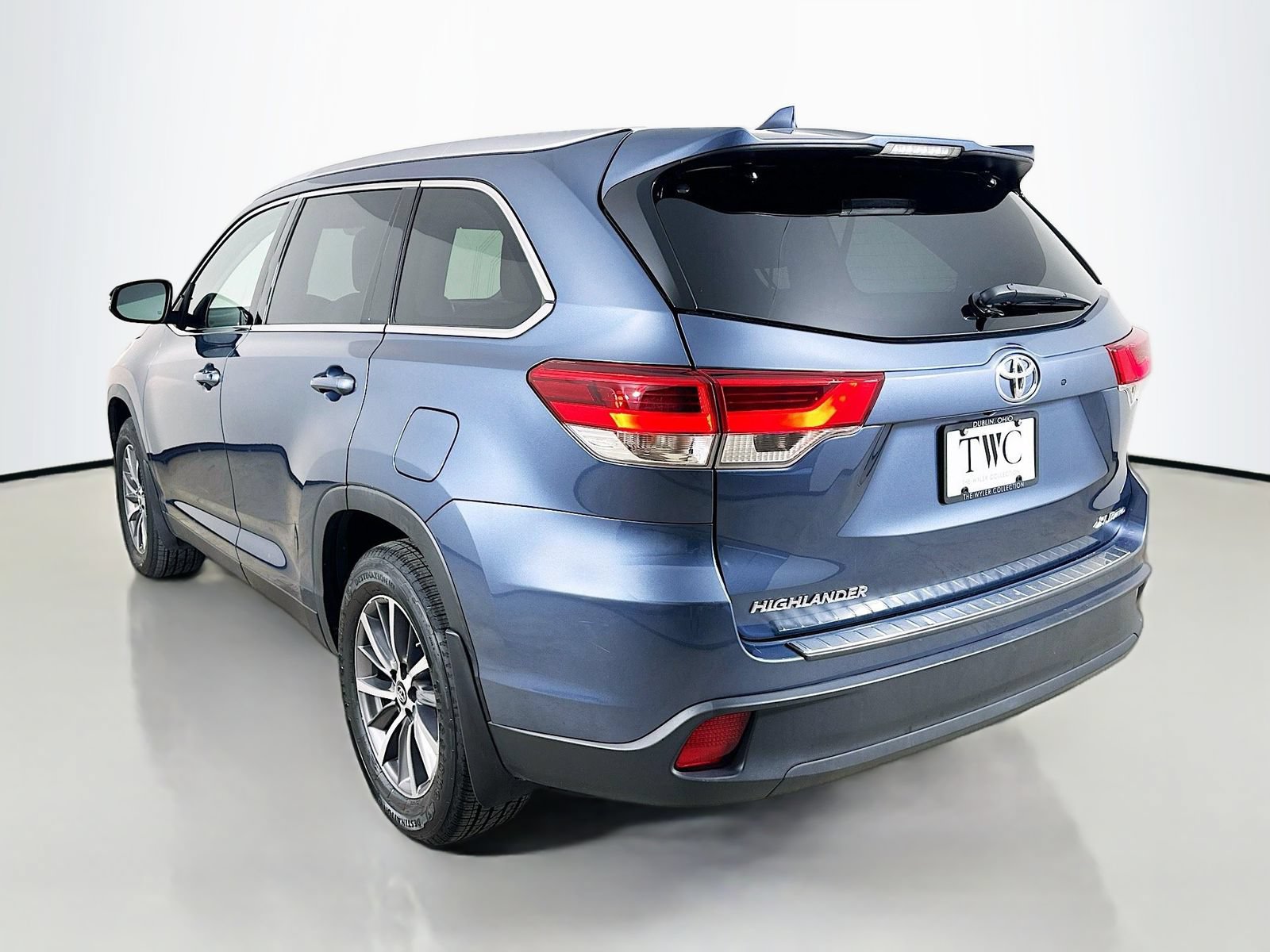 Used 2019 Toyota Highlander XLE AWD/4WD image 7