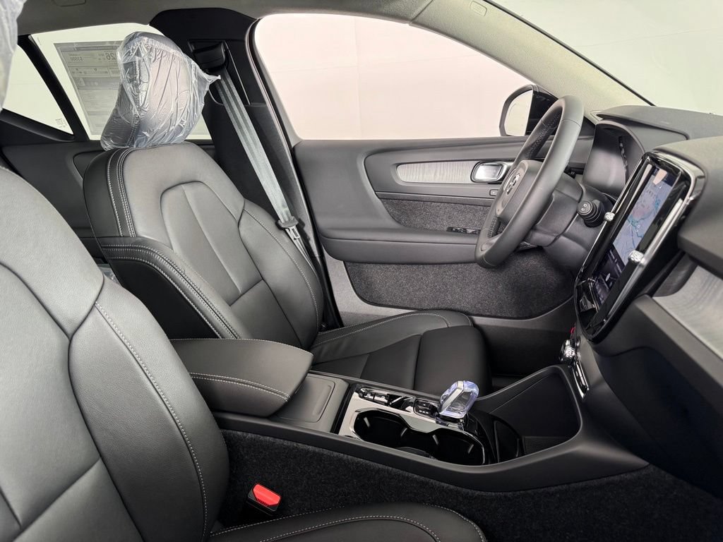 New 2026 Volvo XC40 B5 Ultra w/ Protection Package Premier AWD/4WD image 2