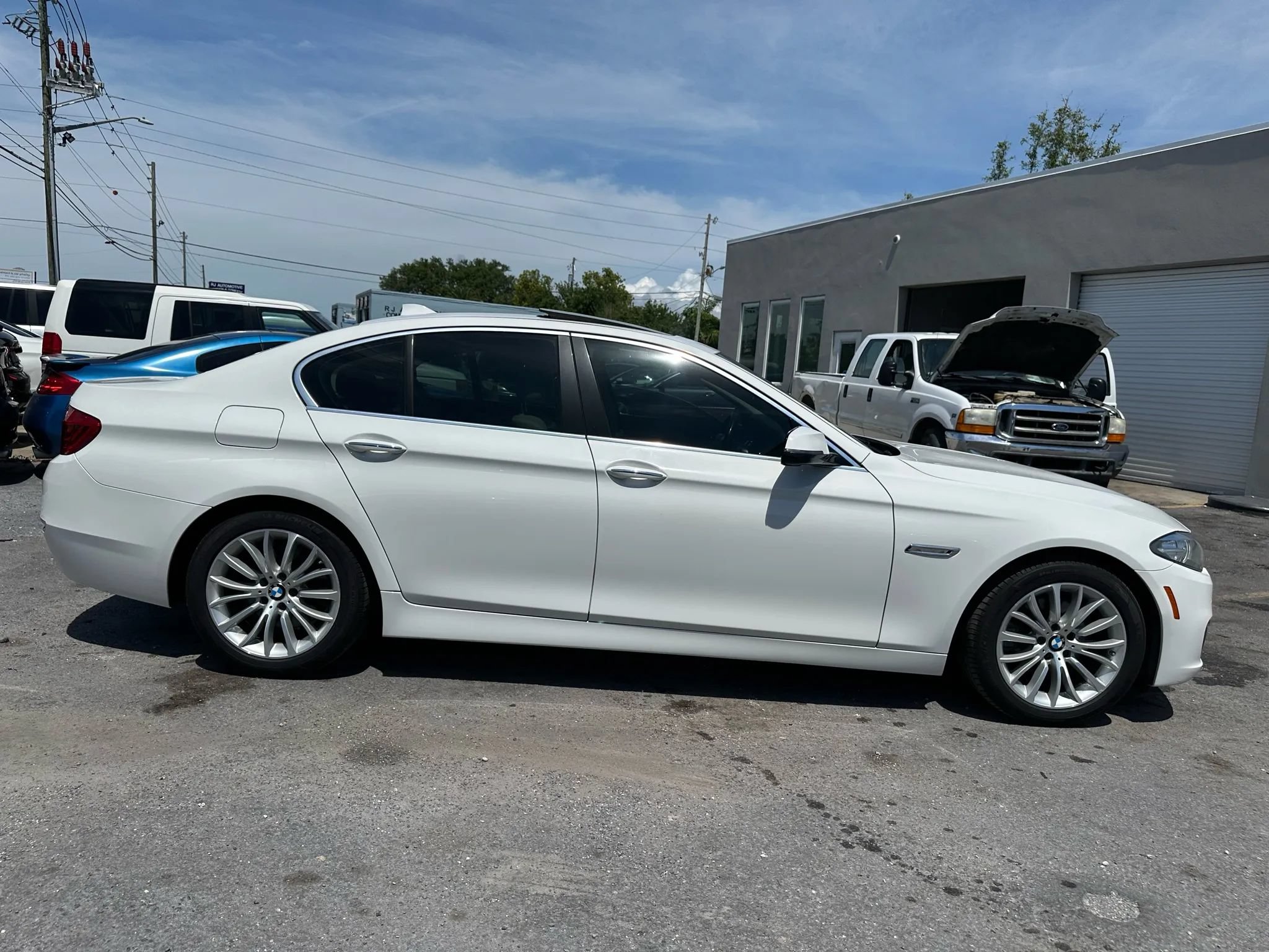 Used 2014 BMW 528i xDrive Sedan AWD/4WD image 2