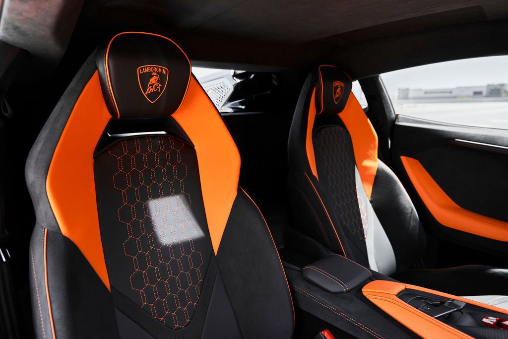 Used 2024 Lamborghini Revuelto AWD/4WD image 46