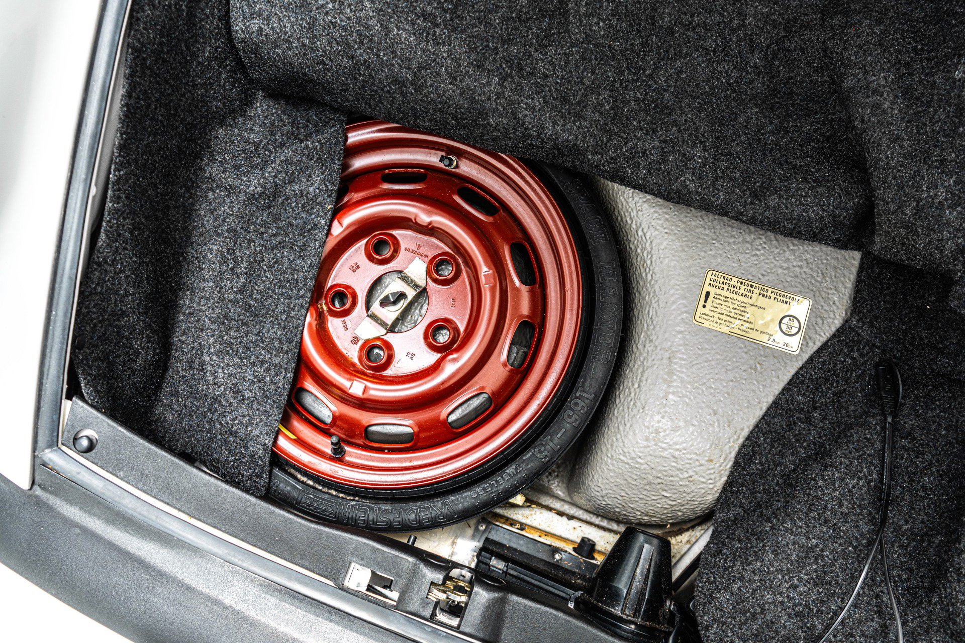 Used 1989 Porsche 911 Carrera RWD image 42