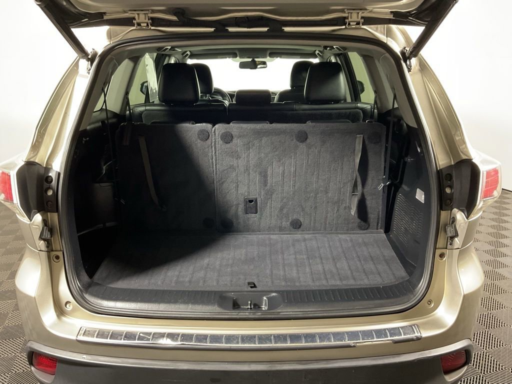 Used 2016 Toyota Highlander XLE image 15