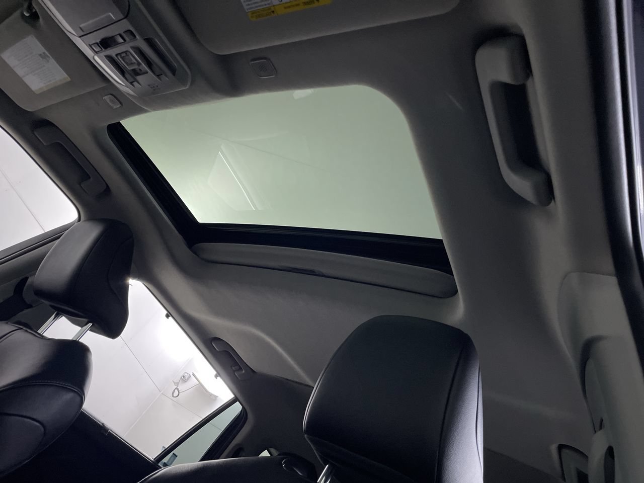 Used 2023 Toyota Highlander XLE AWD/4WD image 19