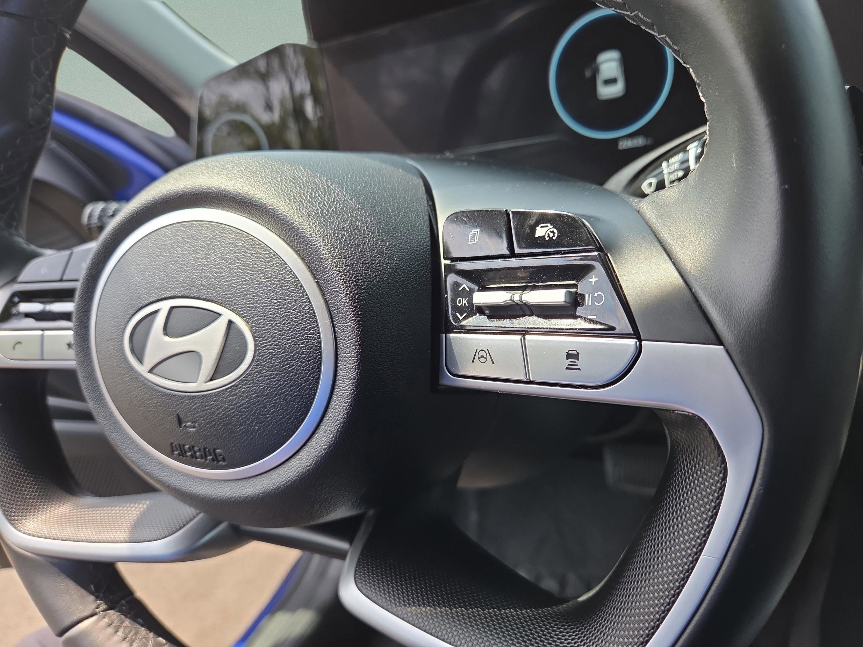 Used 2025 Hyundai Elantra SEL image 12