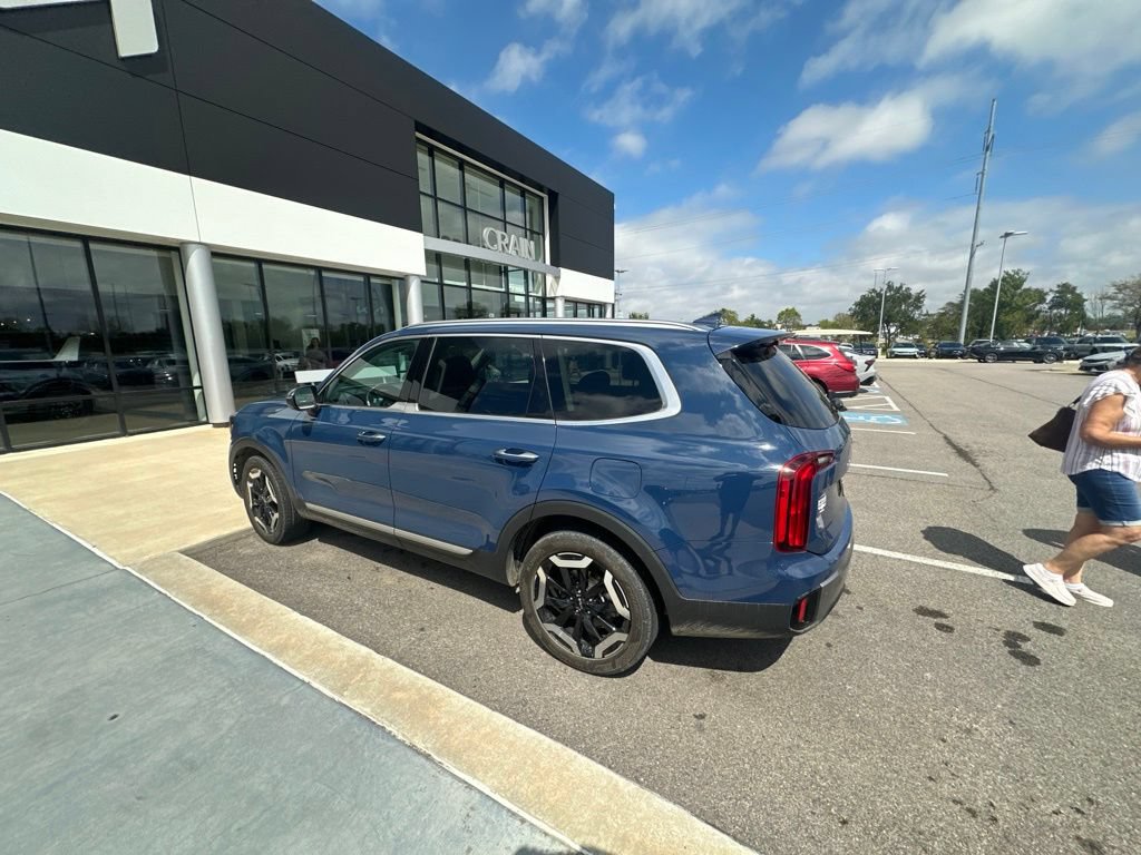 Certified 2025 Kia Telluride S FWD image 8