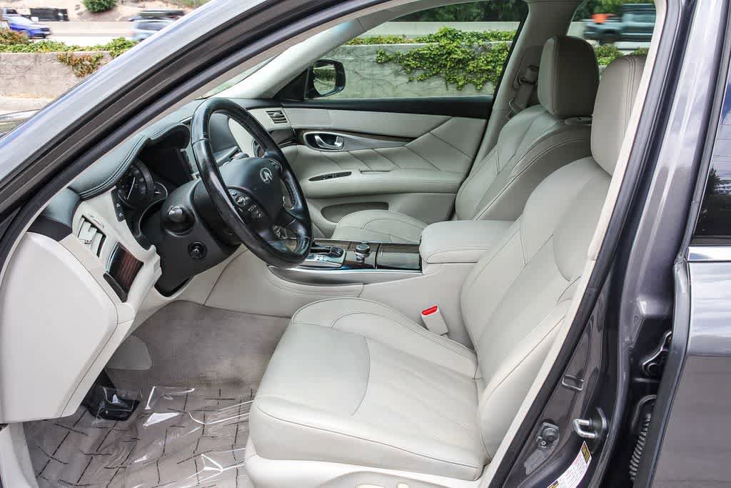Used 2015 INFINITI Q70 L 3.7 w/ Deluxe Touring Package RWD image 19