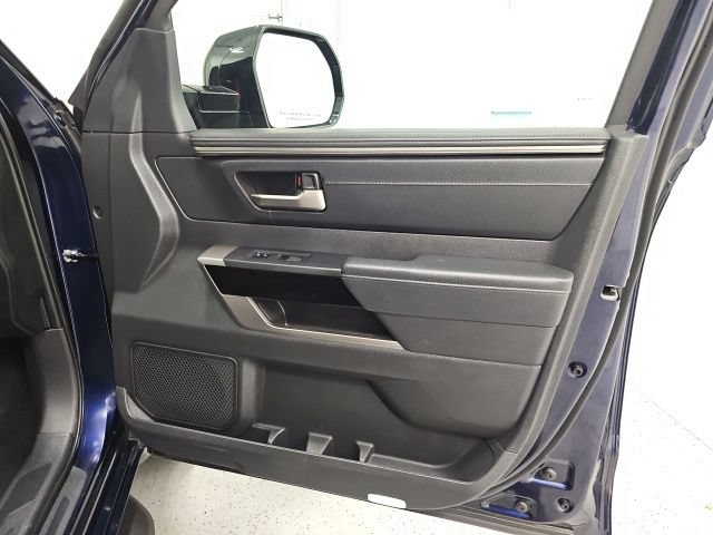 Used 2025 Toyota Tundra Limited AWD/4WD image 37