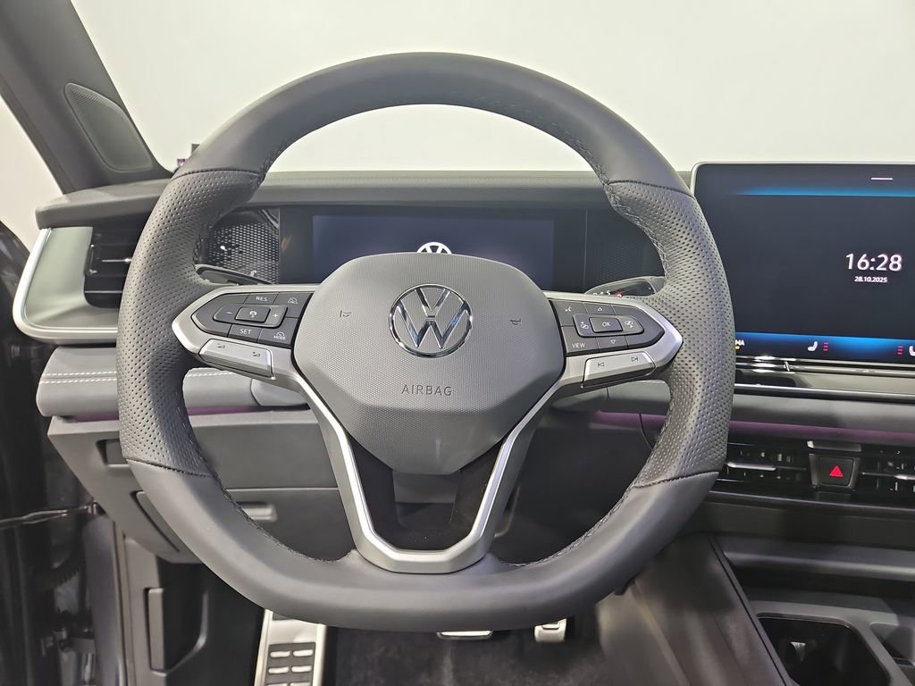 New 2026 Volkswagen Tiguan SE R-Line image 14