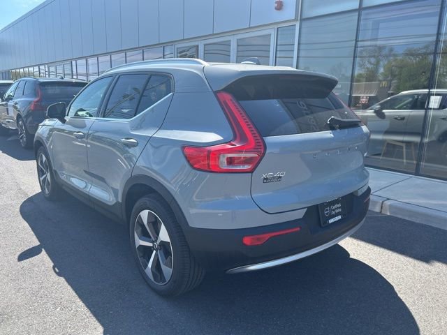Certified 2025 Volvo XC40 B5 Plus AWD/4WD image 3