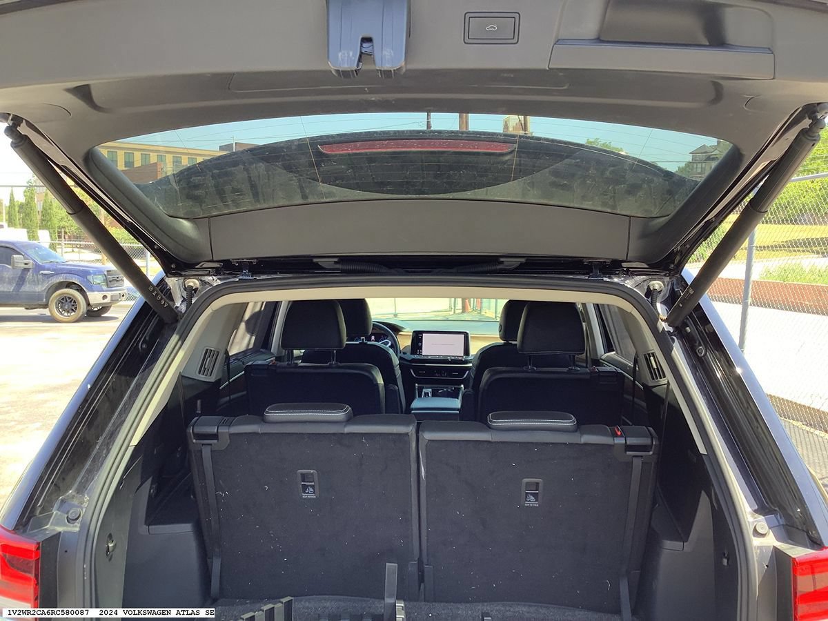 Used 2024 Volkswagen Atlas SE FWD image 10