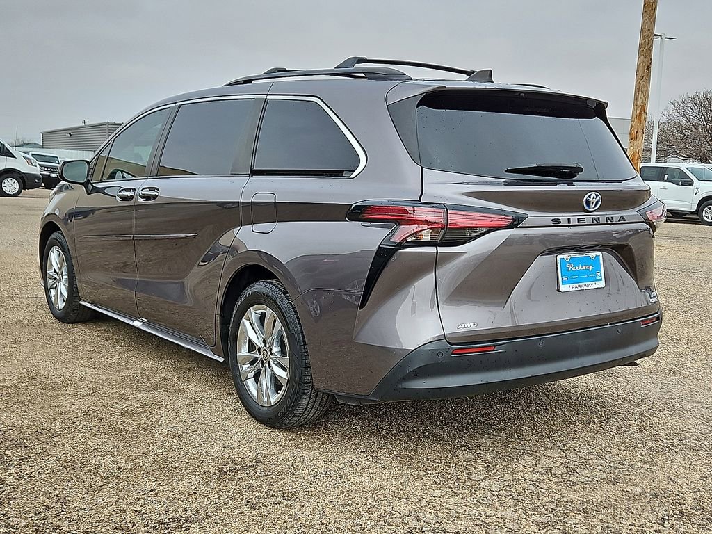 Used 2022 Toyota Sienna XLE w/ XLE Plus Package image 2