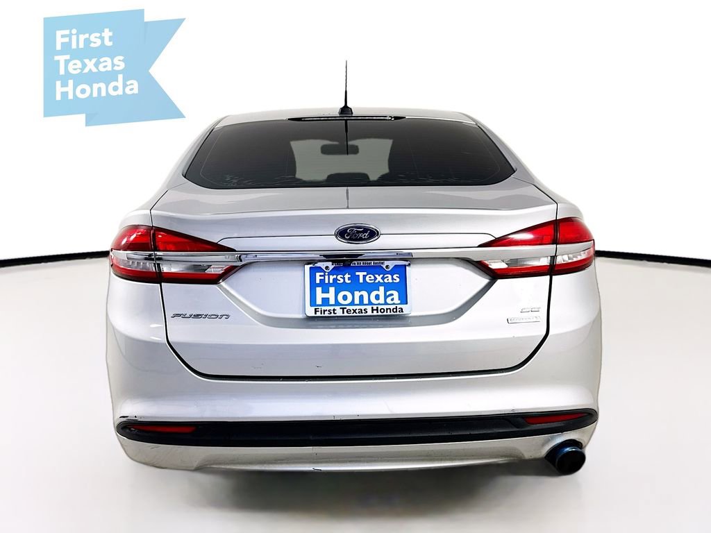 Used 2017 Ford Fusion SE FWD image 6