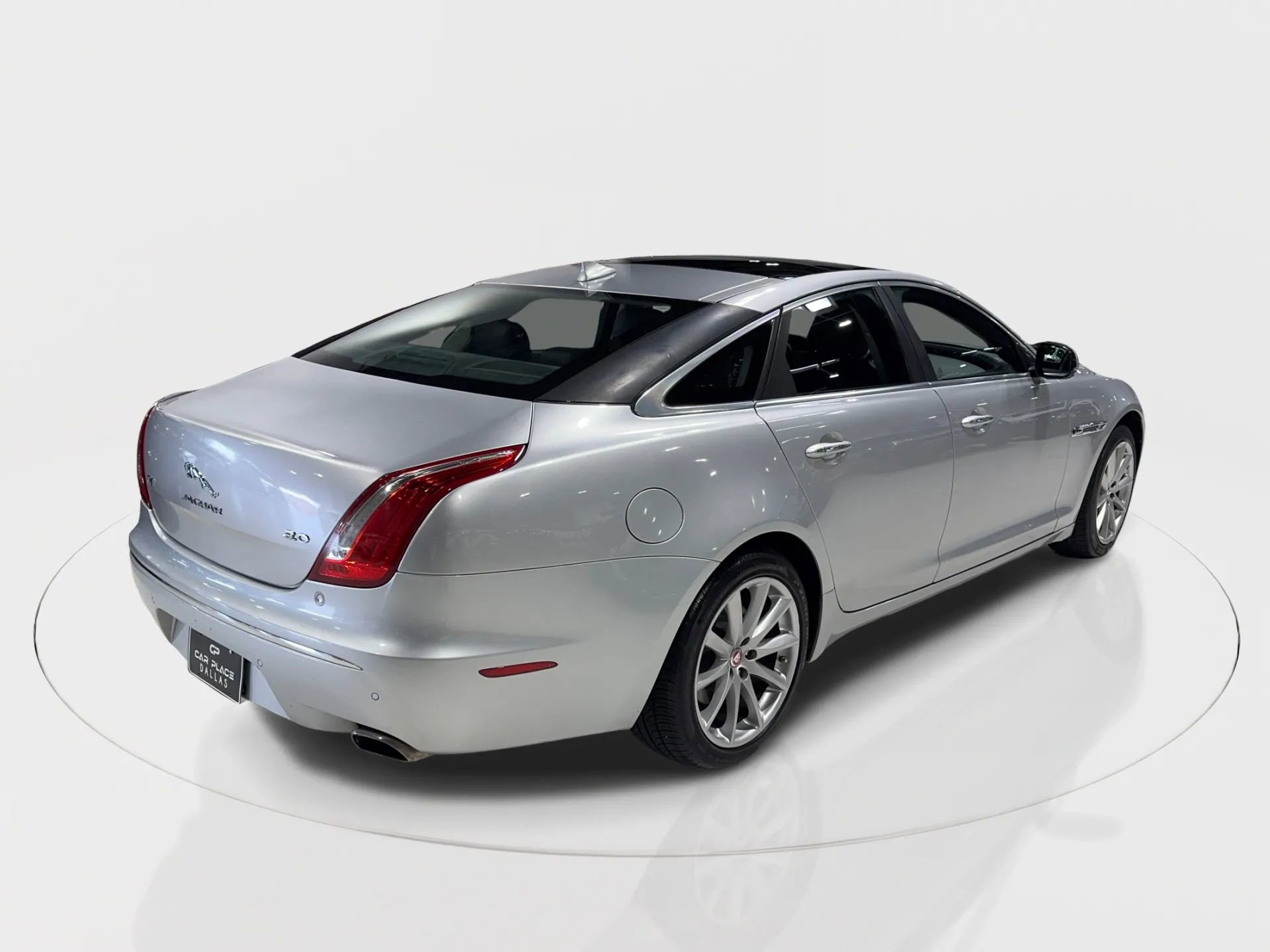Used 2015 Jaguar XJ image 13