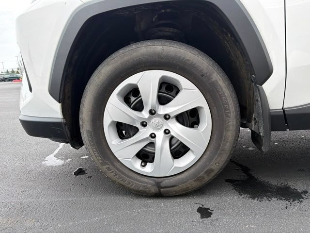 Used 2024 Toyota RAV4 LE AWD/4WD image 11