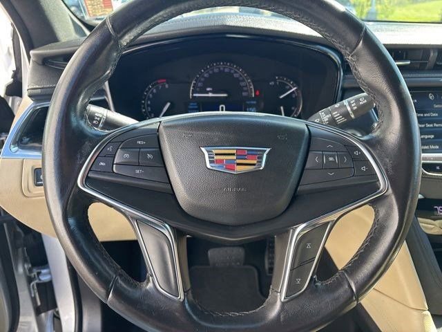 Used 2019 Cadillac XT5 FWD image 17