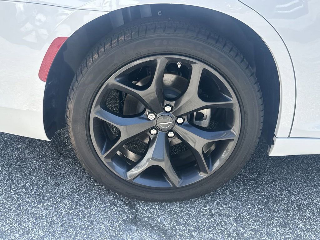 Used 2023 Chrysler 300 Touring w/ Sport Appearance Package image 15