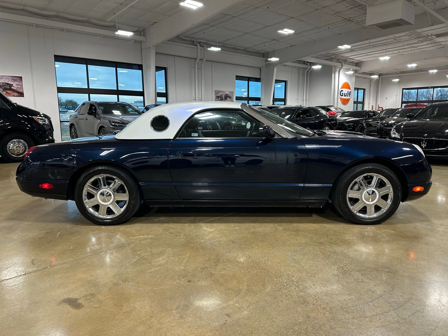 Used 2005 Ford Thunderbird image 10