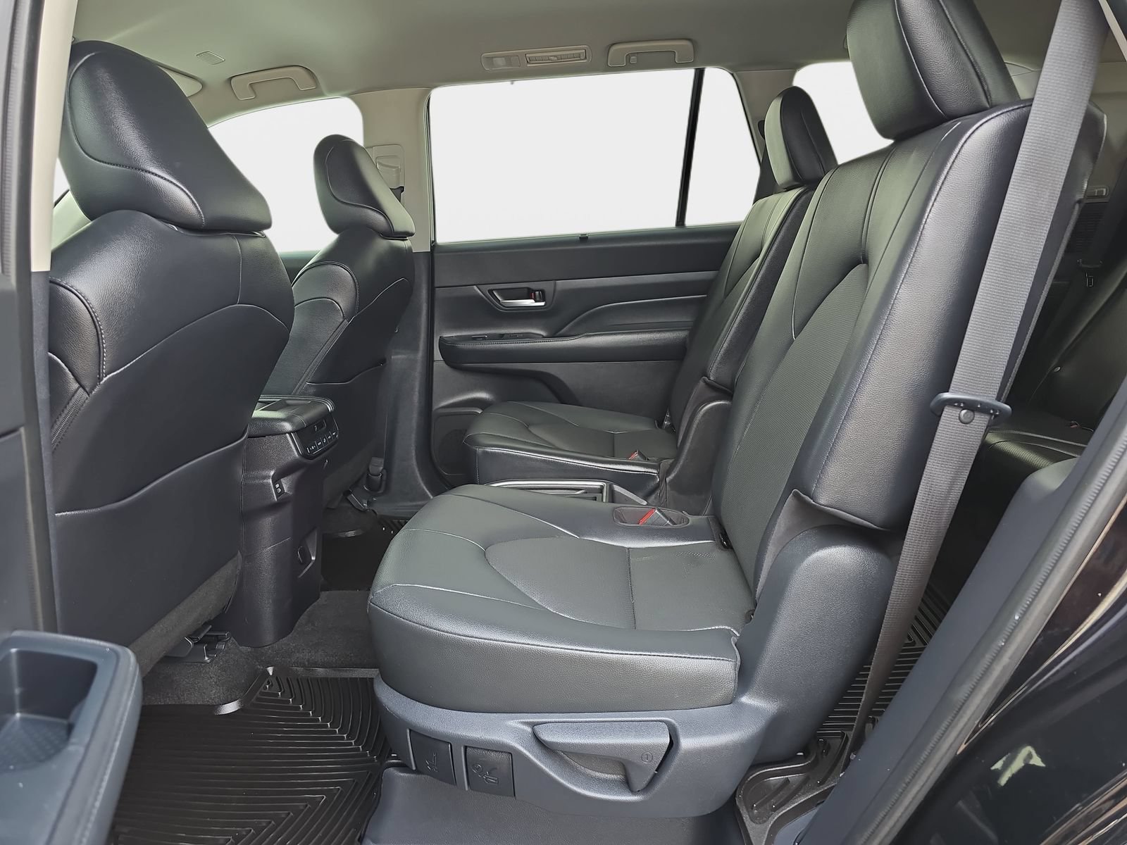 Used 2025 Toyota Grand Highlander AWD image 17