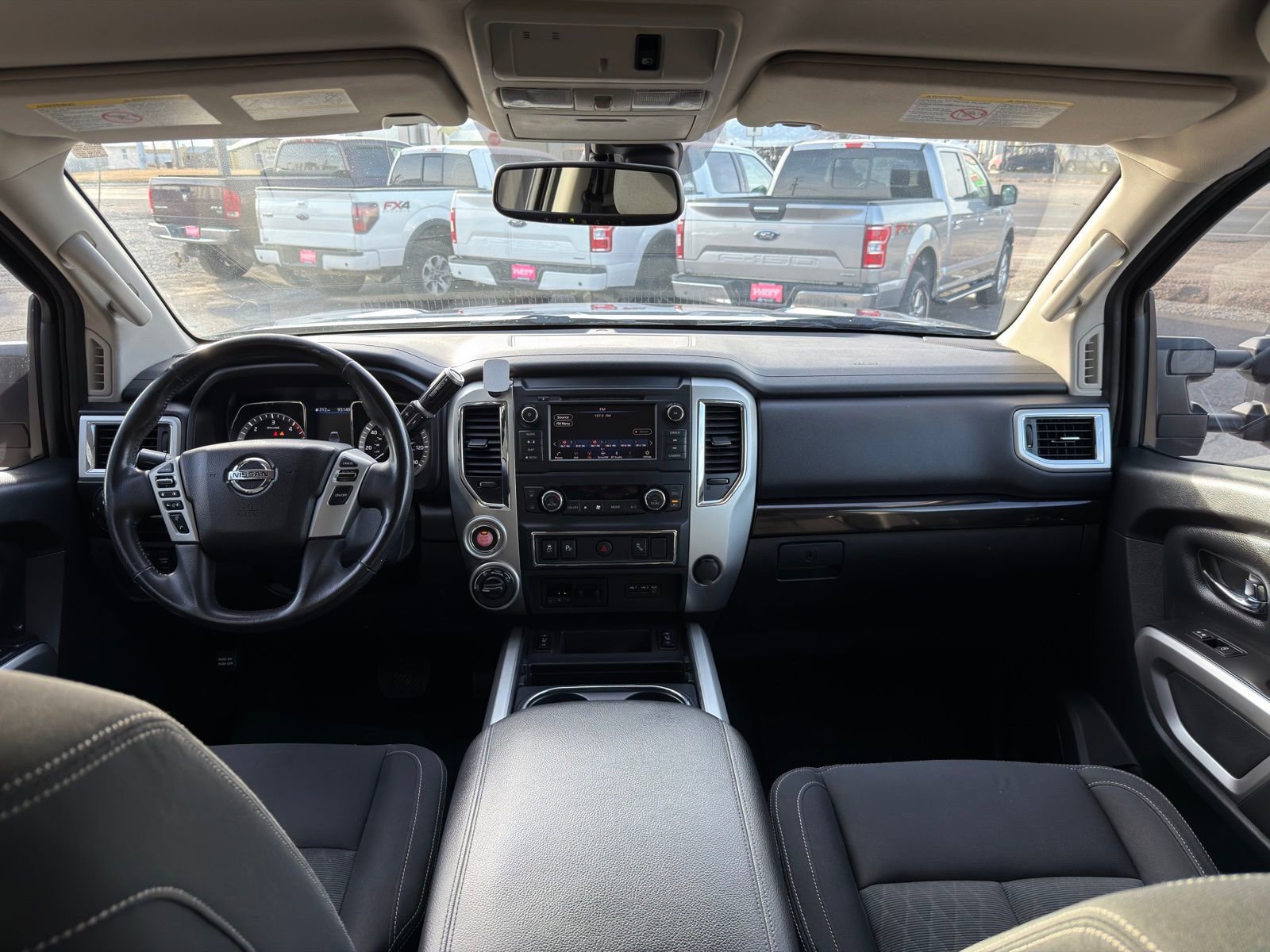 Used 2019 Nissan Titan SV w/ SV Convenience Package image 32