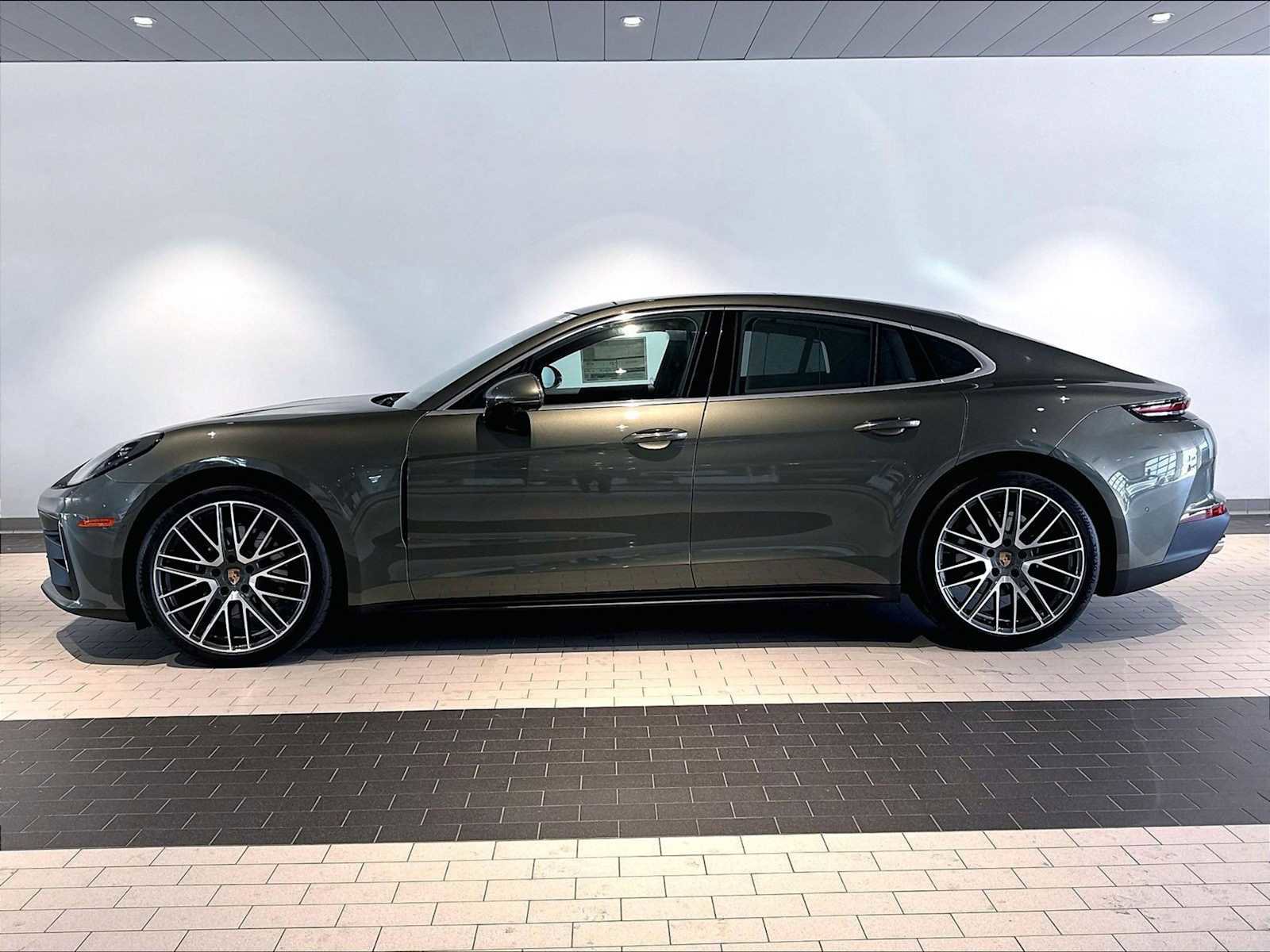 New 2026 Porsche Panamera 4 AWD/4WD image 2