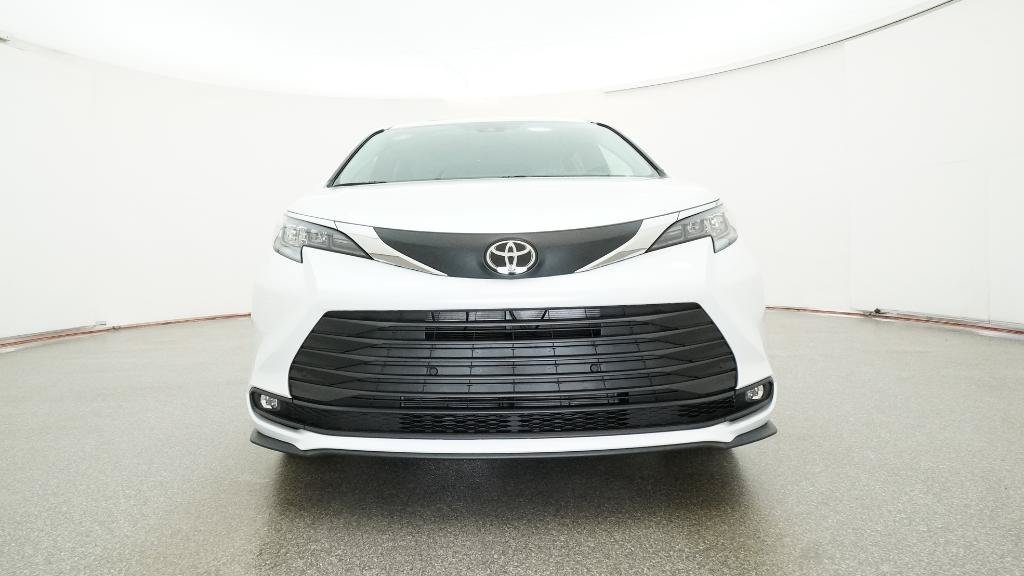 New 2026 Toyota Sienna XLE FWD image 18