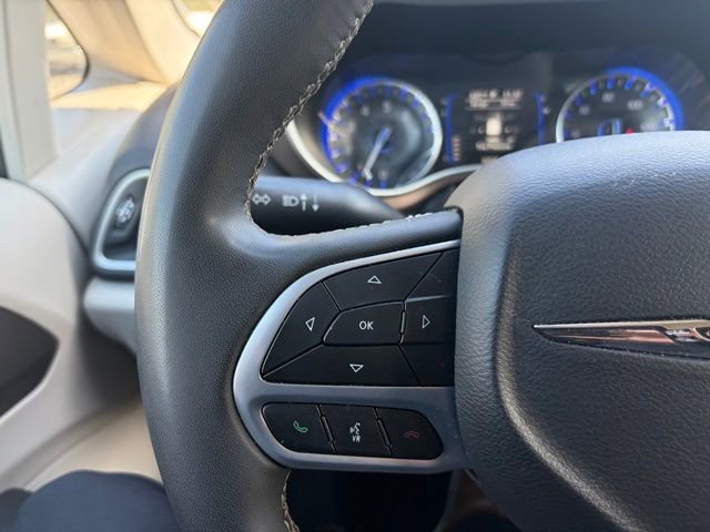 Used 2022 Chrysler Voyager LX image 26