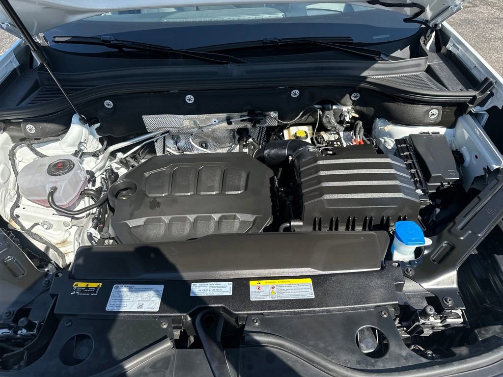 Used 2025 Volkswagen Atlas Cross Sport SEL image 31