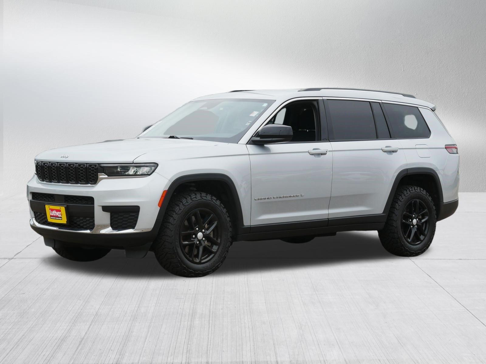 Used 2023 Jeep Grand Cherokee L Laredo AWD/4WD image 3