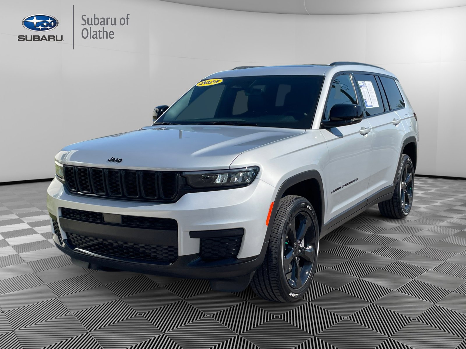 Used 2025 Jeep Grand Cherokee L Altitude image 13