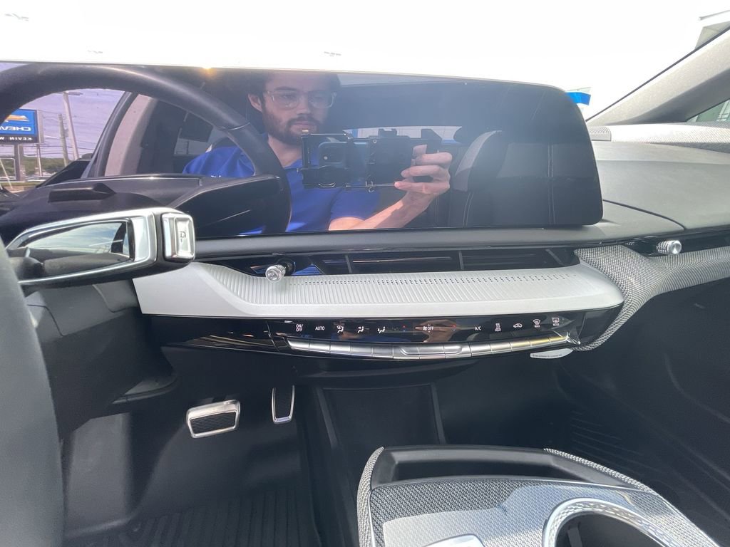 Certified 2025 Cadillac Optiq Luxury 1 AWD/4WD image 33