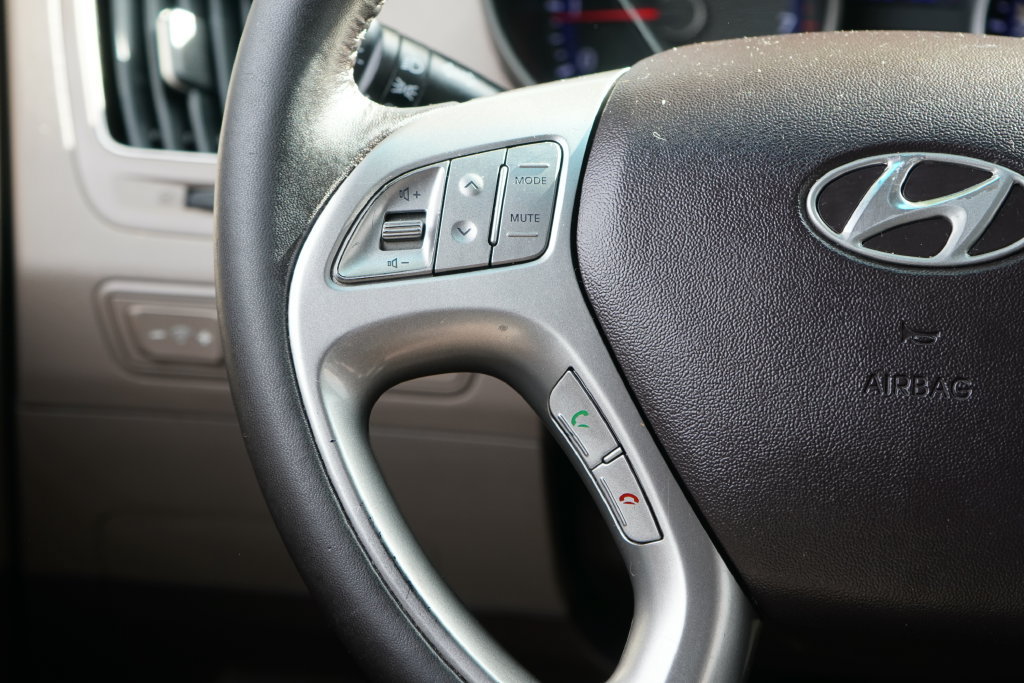 Used 2010 Hyundai Tucson GLS FWD image 14