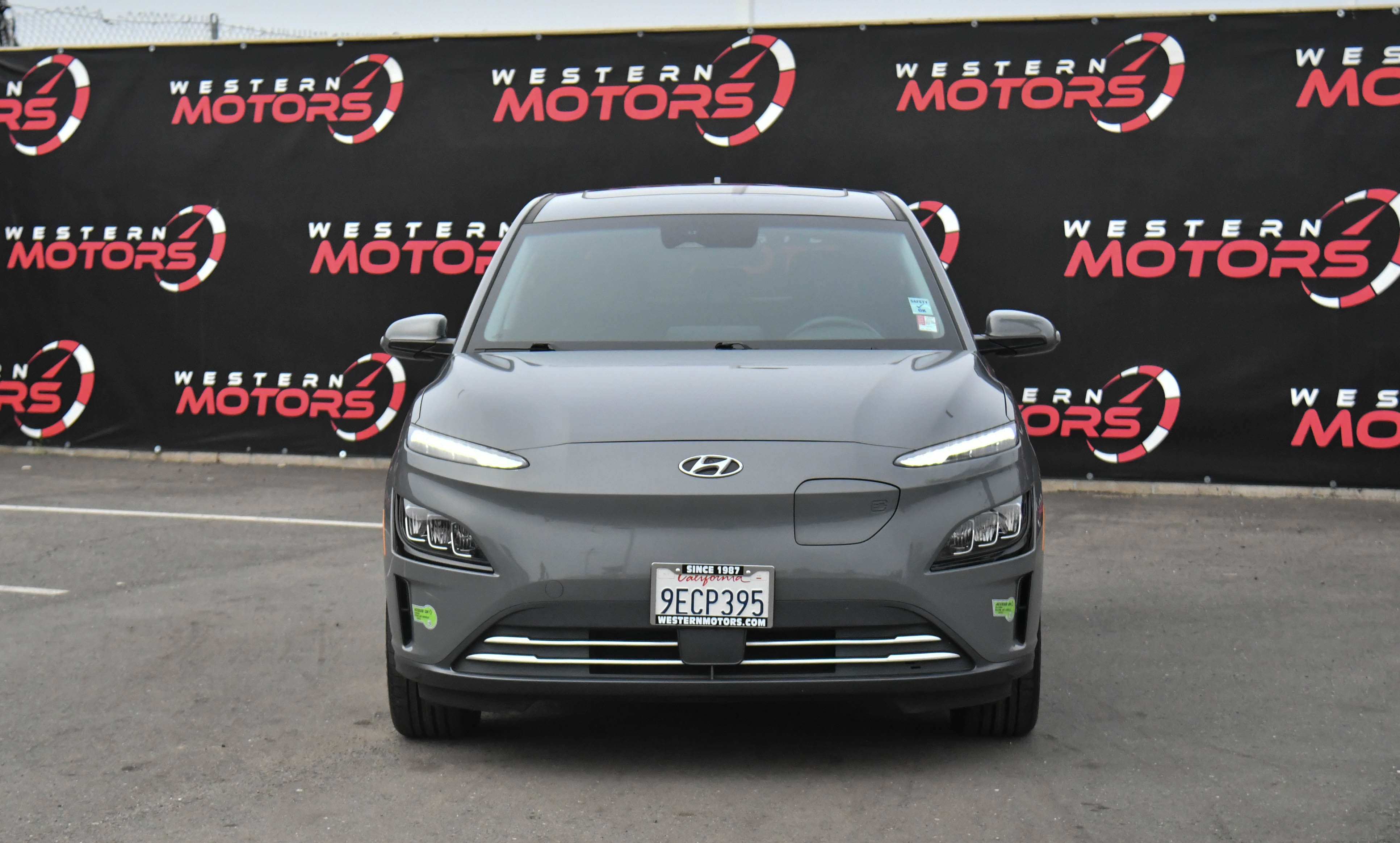 Used 2023 Hyundai Kona Limited image 2