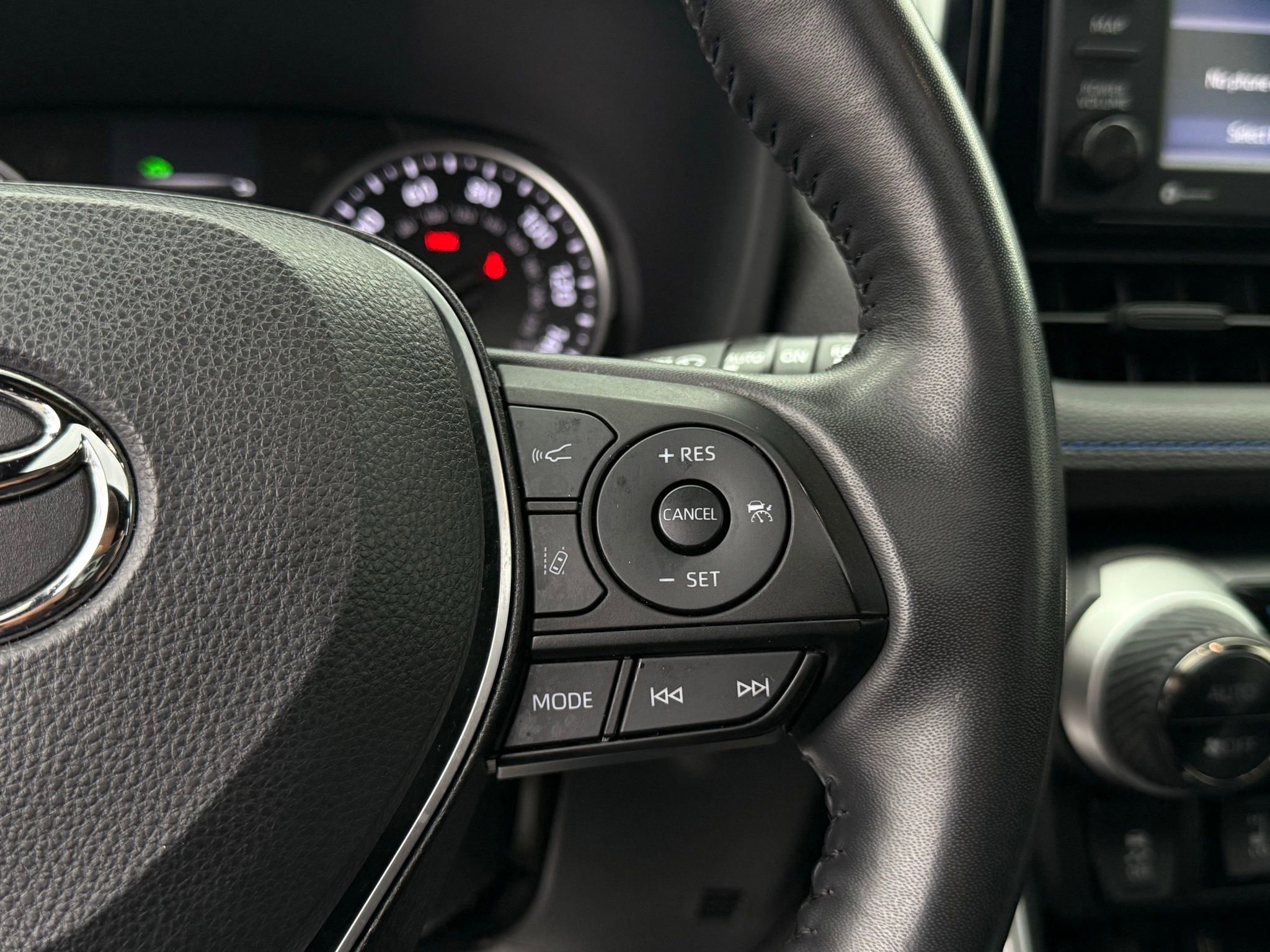 Used 2022 Toyota RAV4 SE image 44