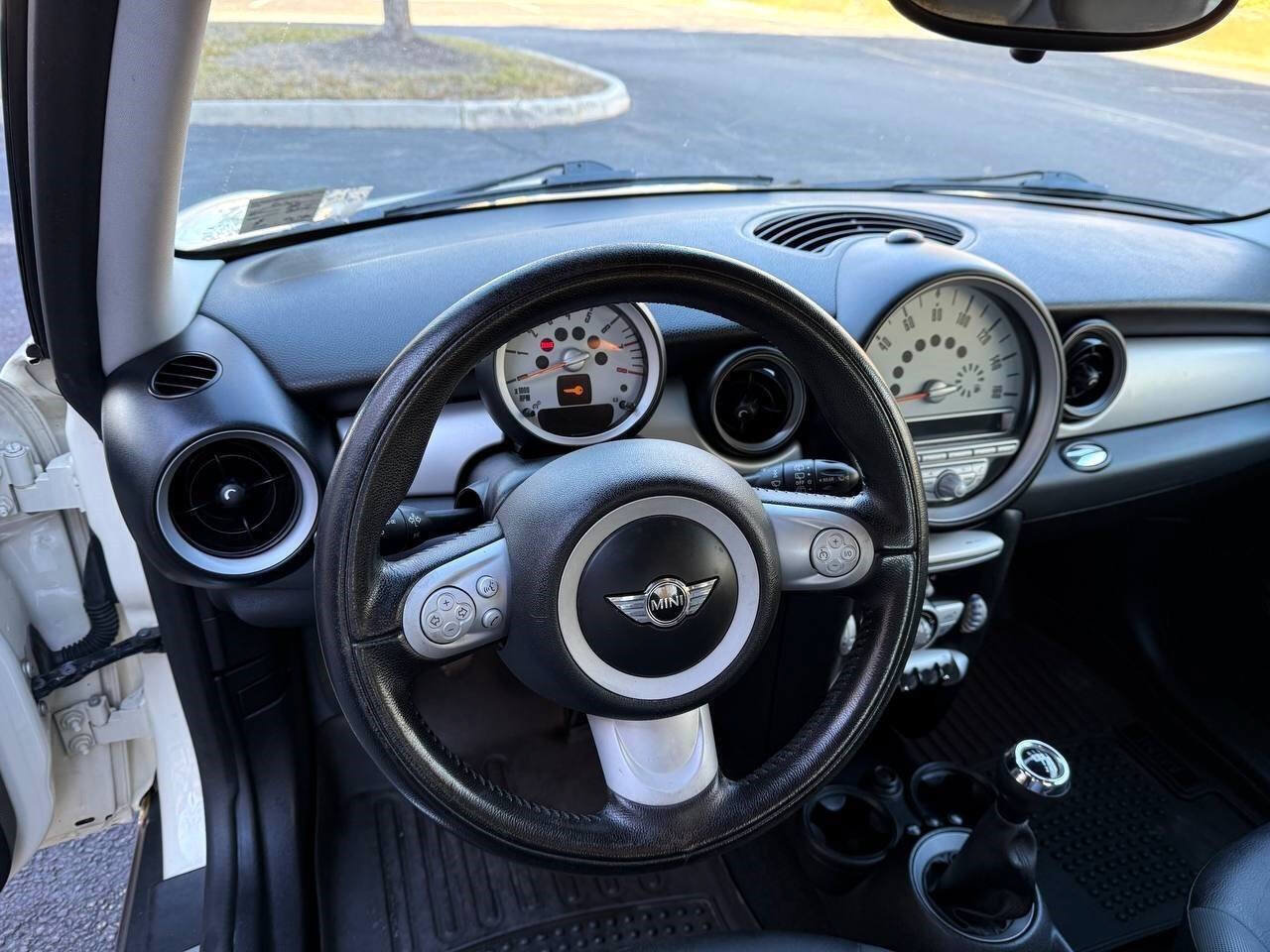 Used 2010 MINI Cooper Hardtop FWD image 11