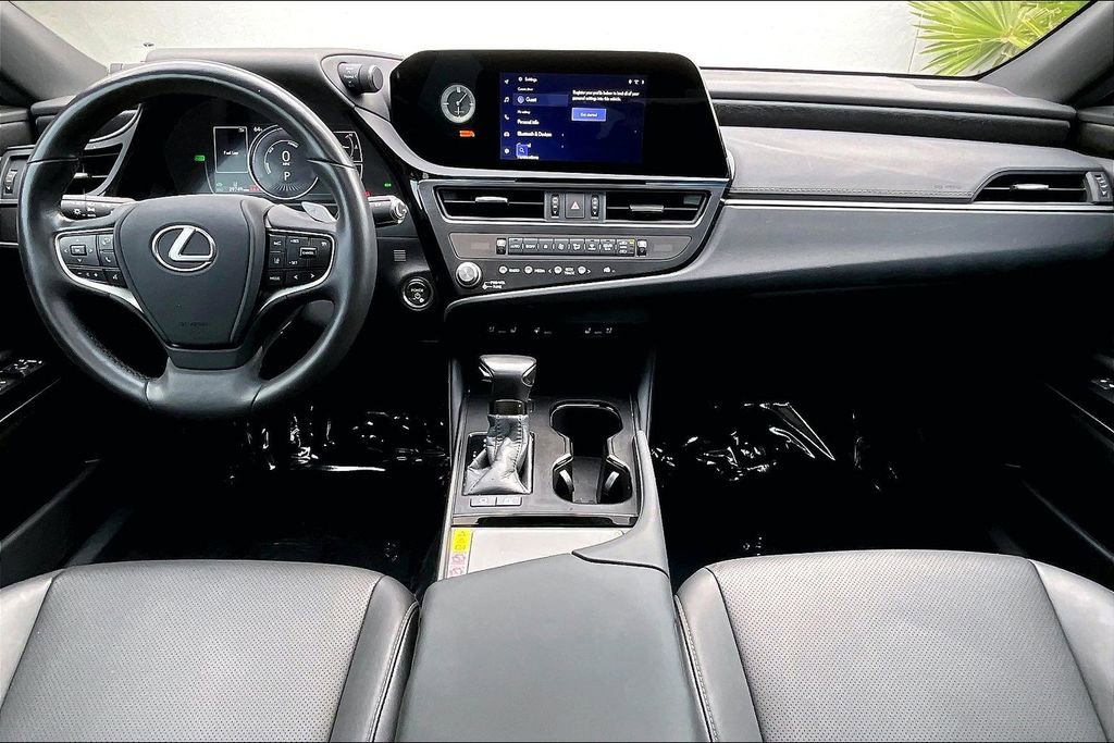 Used 2025 Lexus ES 300h w/ Premium Package FWD image 7