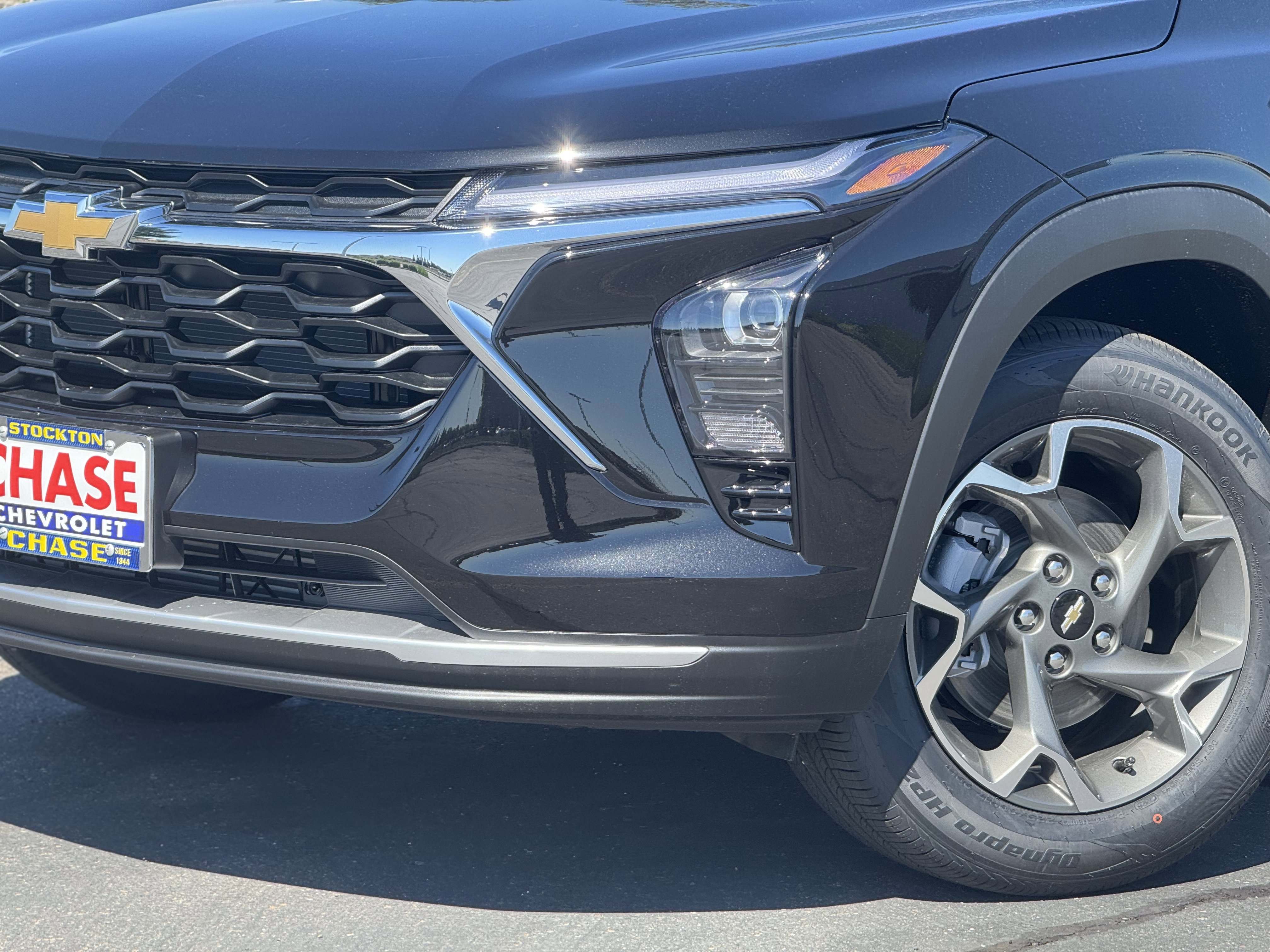 New 2026 Chevrolet Trax LT FWD image 3