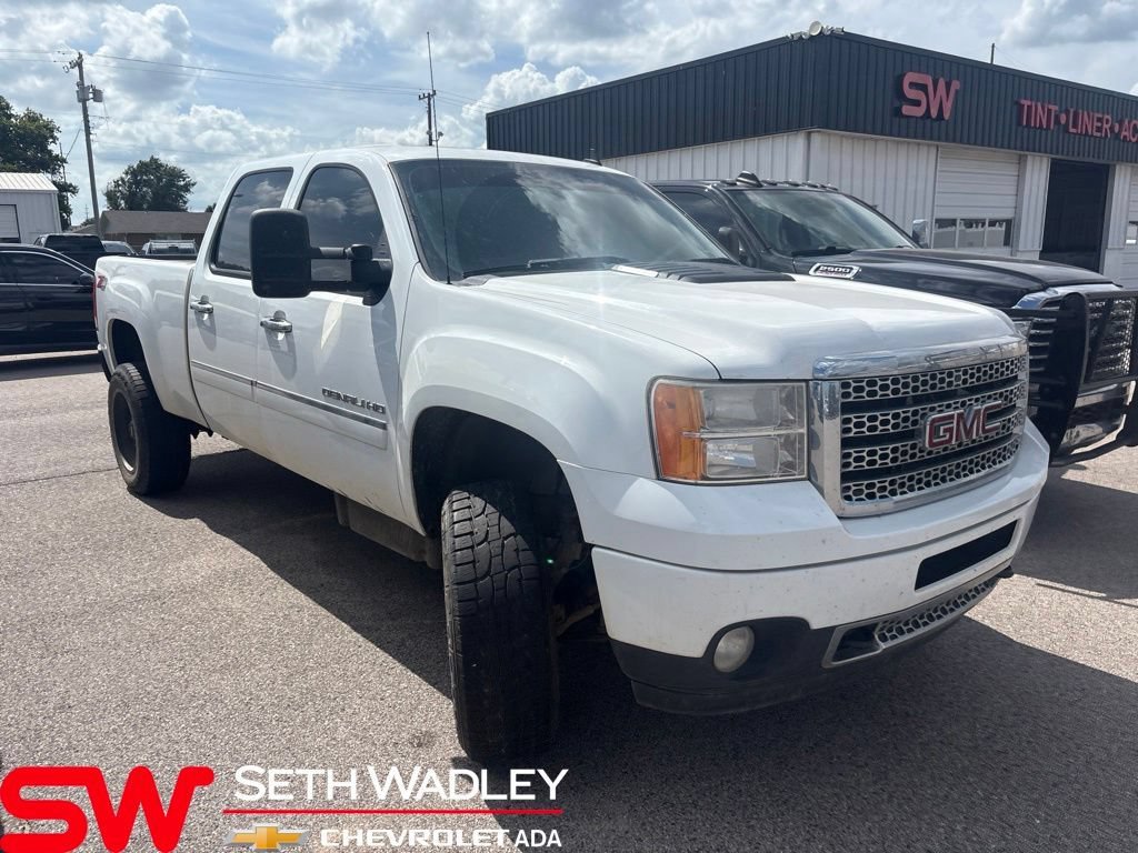 Used 2014 GMC Sierra 2500 Denali w/ Suspension Package, Off-Road AWD/4WD image 16