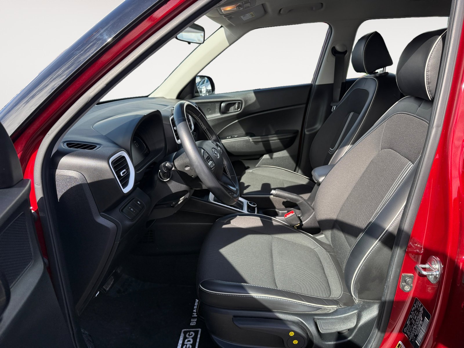 Used 2024 Hyundai Venue Limited image 10