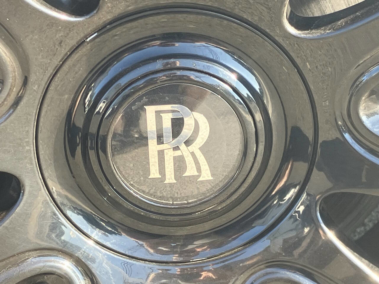 Used 2018 Rolls-Royce Dawn RWD image 18