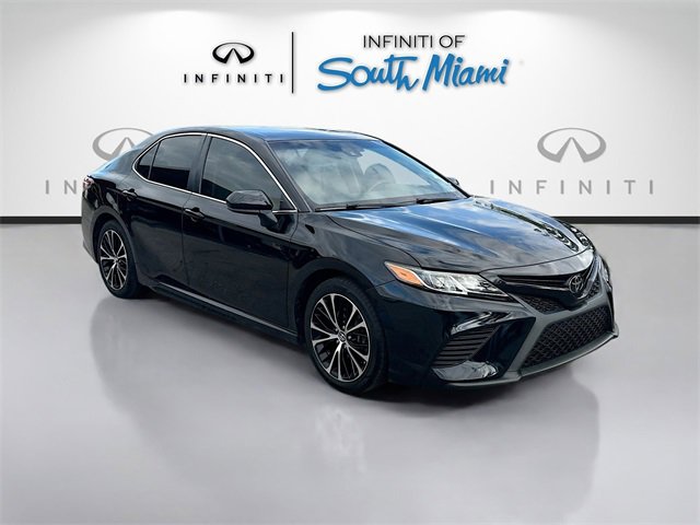 Used 2018 Toyota Camry SE image 1