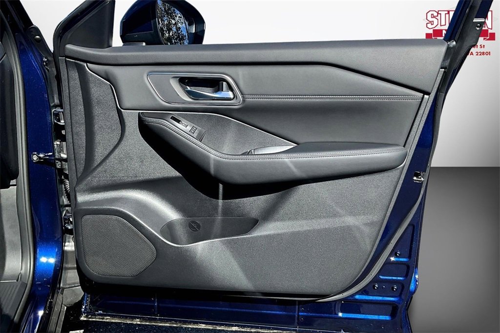 New 2026 Nissan Rogue Platinum image 32