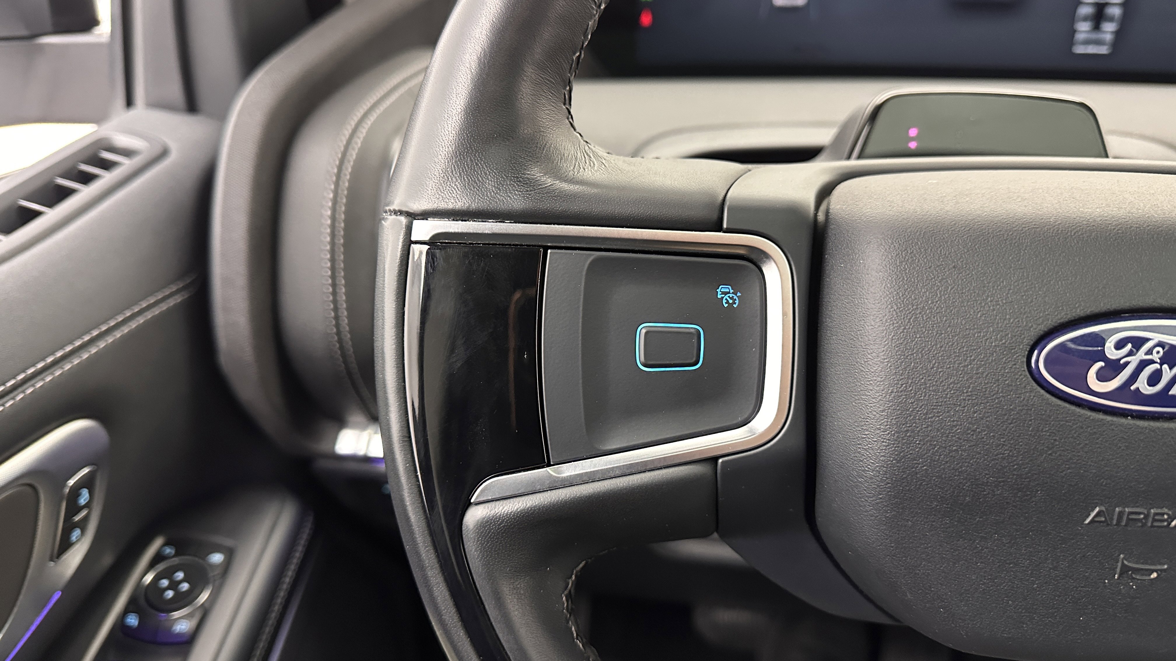 Used 2025 Ford Expedition Platinum image 18